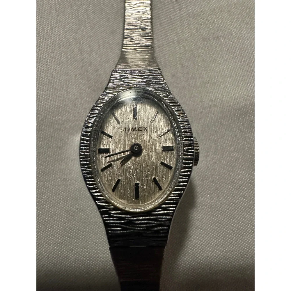 Vintage Timex Ladies Silver Tone Bark Textured Band‎ Oval Watch